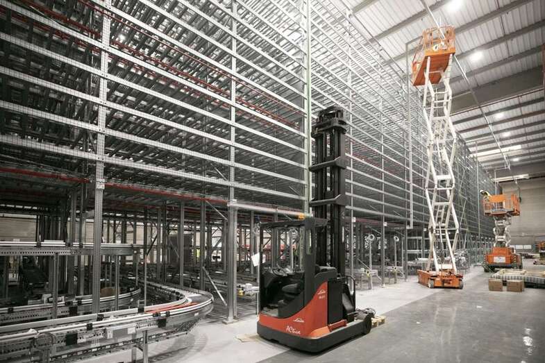 Centro Logístico de Hiperdino en Lomo Silva (Telde)/TA.